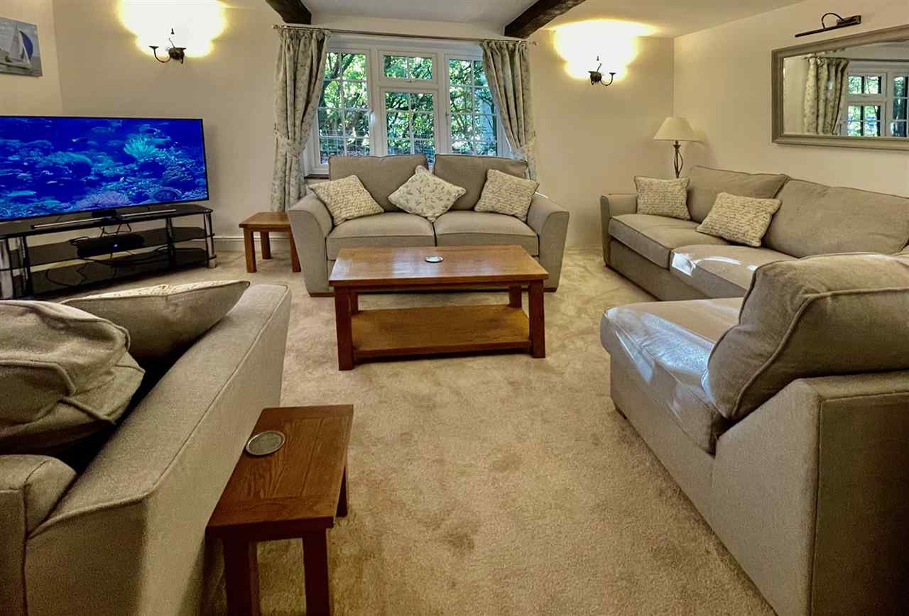 resized-2349823-SKy TV Lounge.jpg